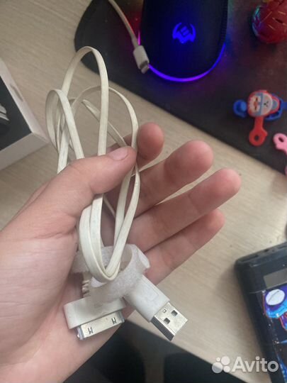 Зарядка на iPhone 4