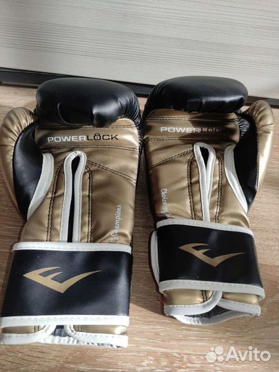 Боксерские перчатки 14oz