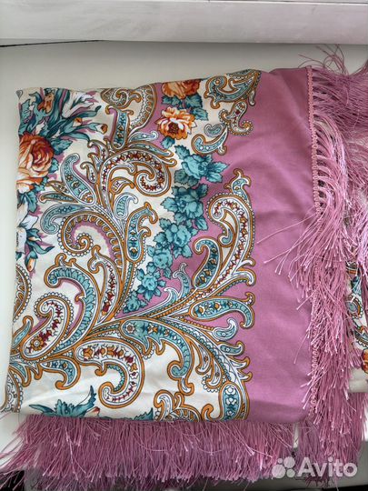 Платок с павлопосадским рисунком