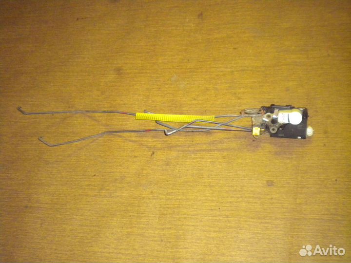 Замок левой двери Chevrolet Trailblazer GMT360