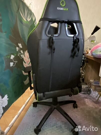 Кресло для геймера GameMax GCR08 Green