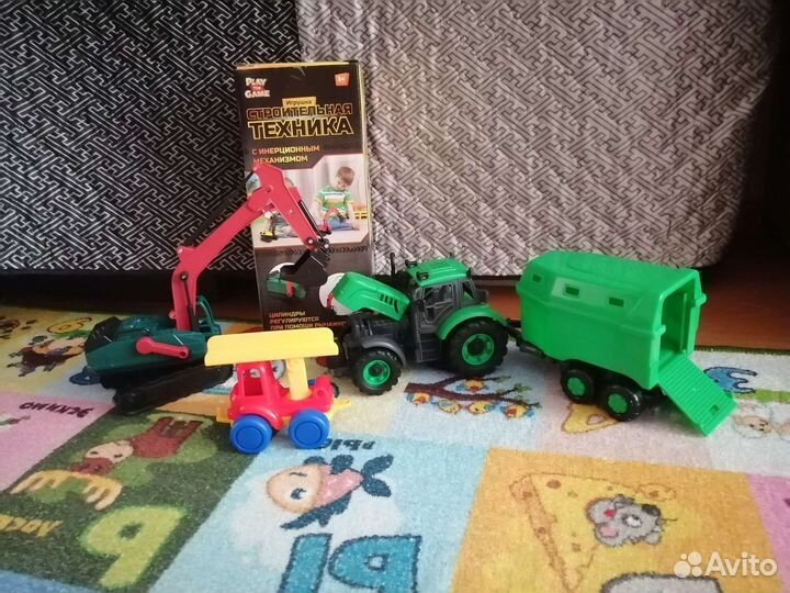 Трактор с прицепом, экскаватор