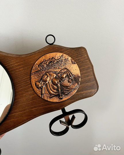 Настенная вешалка зеркало