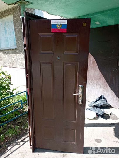 Входная металлическая дверь