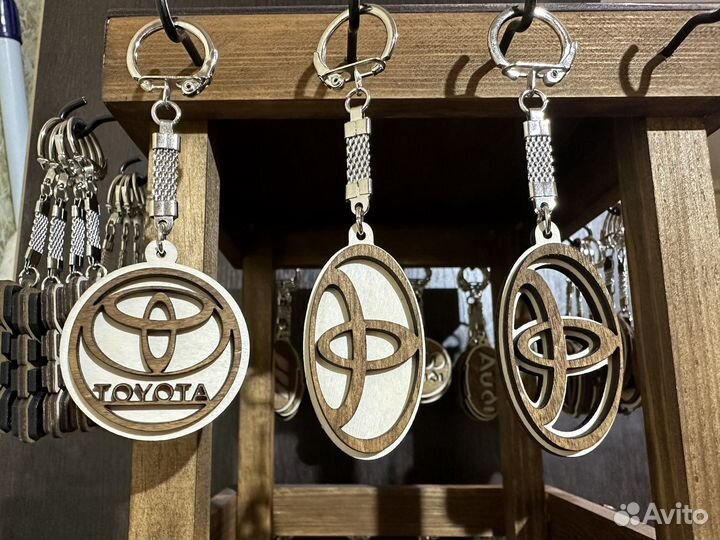 Деревянные автомобильные брелки