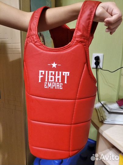 Защитный жилет для единоборств