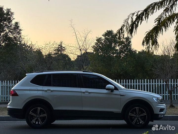 Volkswagen Tiguan L 2.0 AMT, 2022, 50 000 км