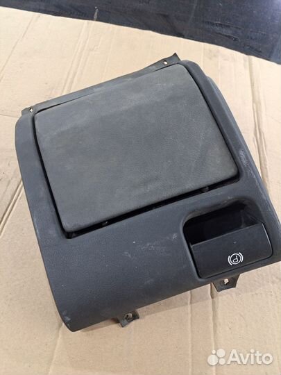 Черный бардачок BMW E38 с водительской стороны