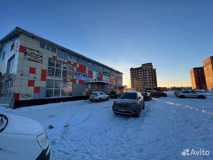 Торговый центр с арендаторами в жилом массиве