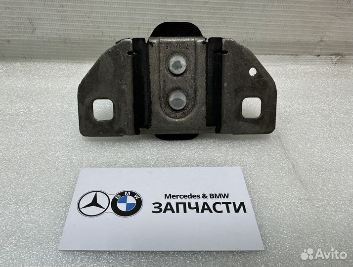 Скоба замка крышки багажника Mercedes A1667401800