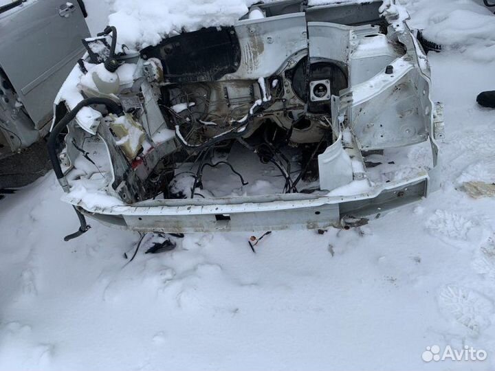 Телевизор Renault Symbol 2 2010