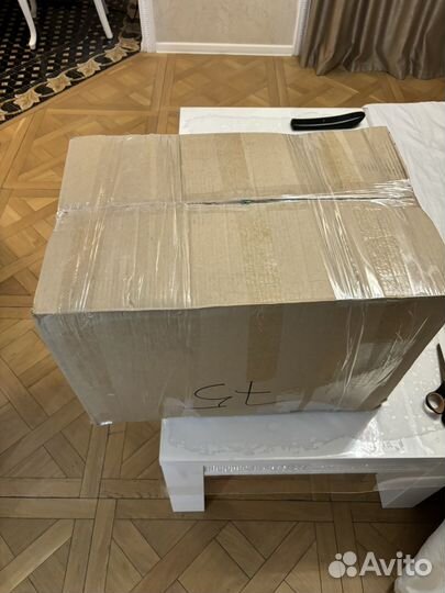 Коробка с вещами