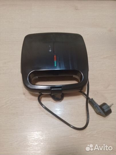 Электрическая вафельница Endever WM-22