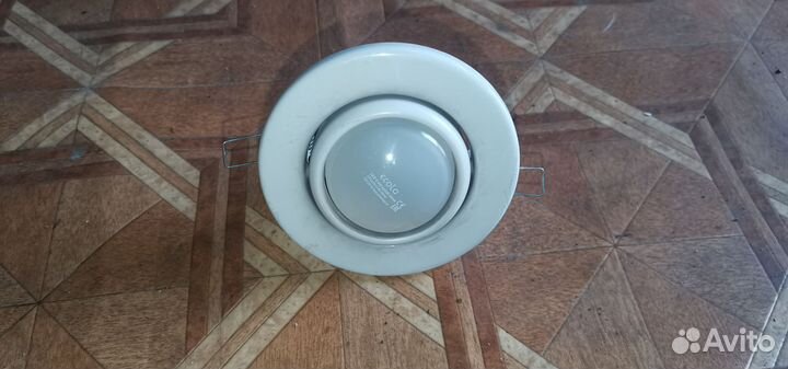 Светильник потолочный встраиваемый с лампой