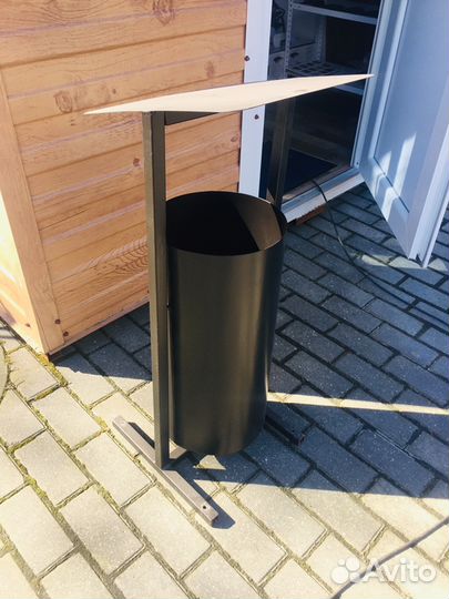 Урна. Мусорка. Урна уличная