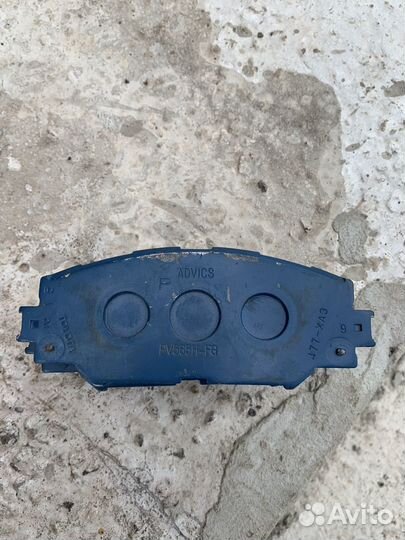 Тормозные колодки (передние) Toyota