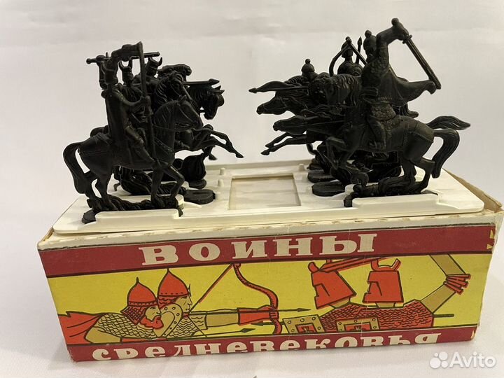 Набор солдатиков воины средневековья-70-80 г СССР