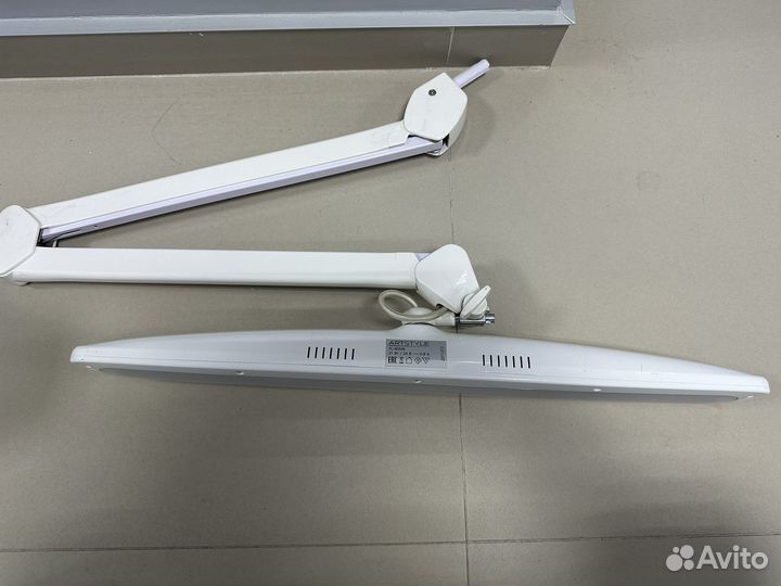 Лампа для мастера по наращиванию