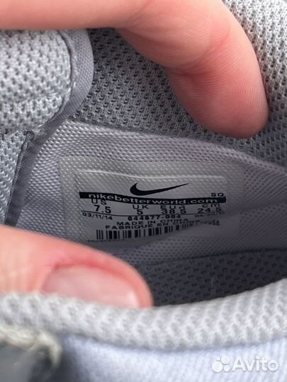 Кроссовки nike на скале