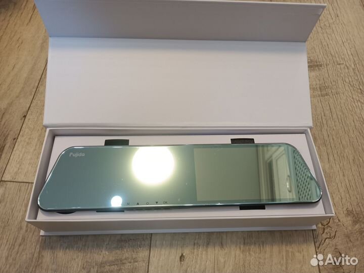 Авто-видеорегистратор Fujida Zoom Blik