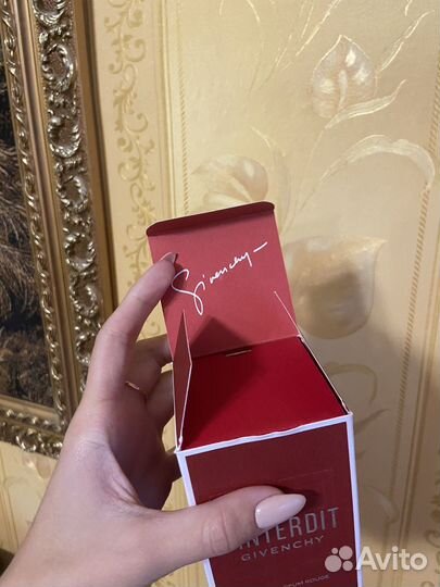 Givenchy linterdit rouge
