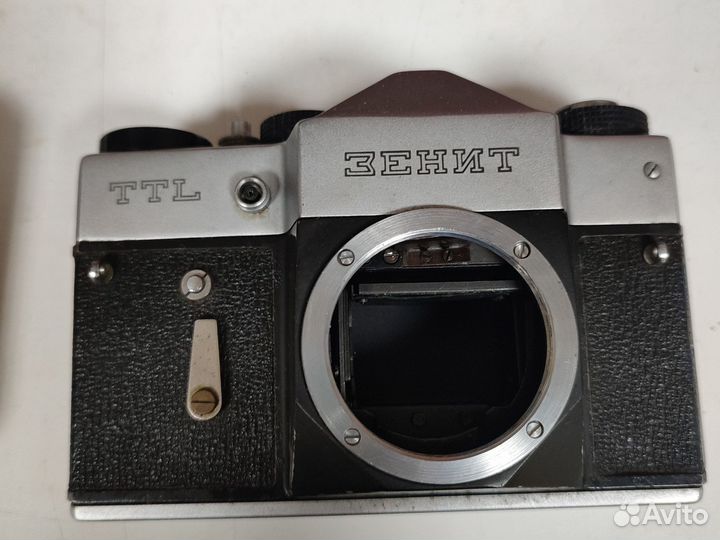 Плёночные фотоаппараты Зенит-е и Зенит ттл