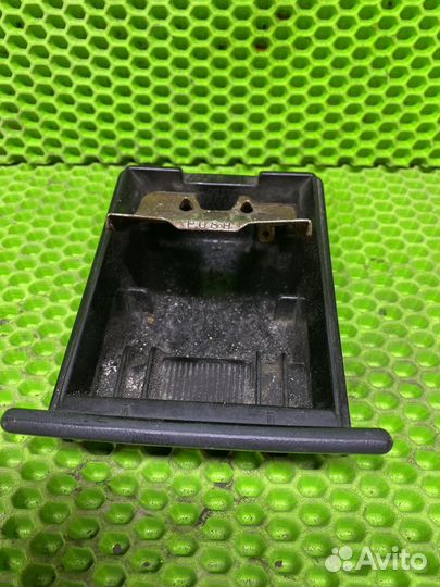 Пепельница Nissan Sunny