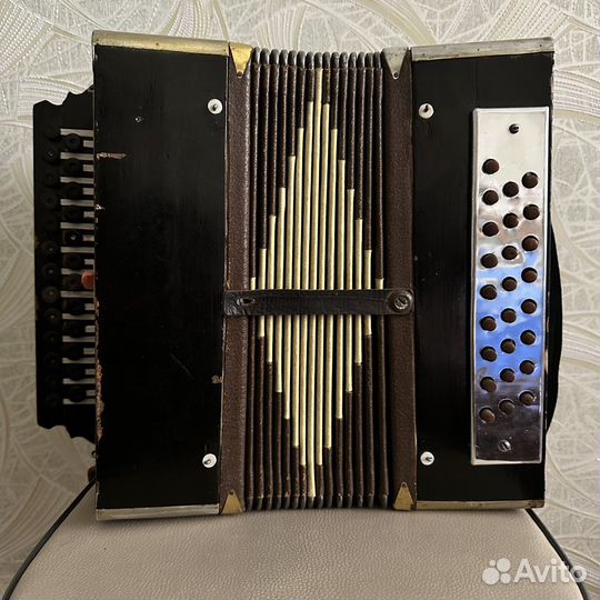 Гармонь цельнопланочная