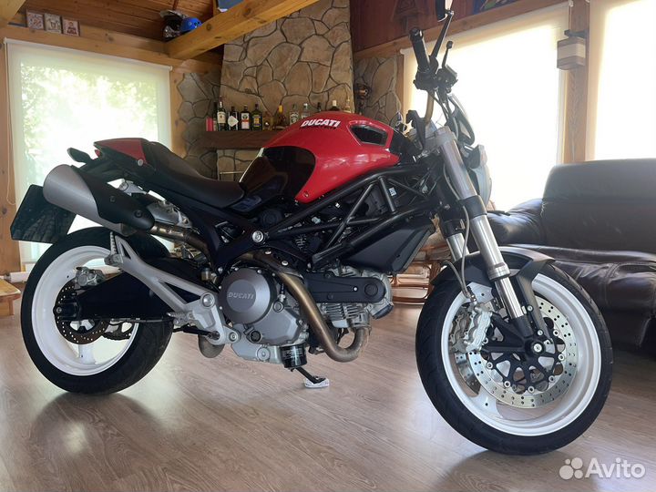 Ducati monster 696