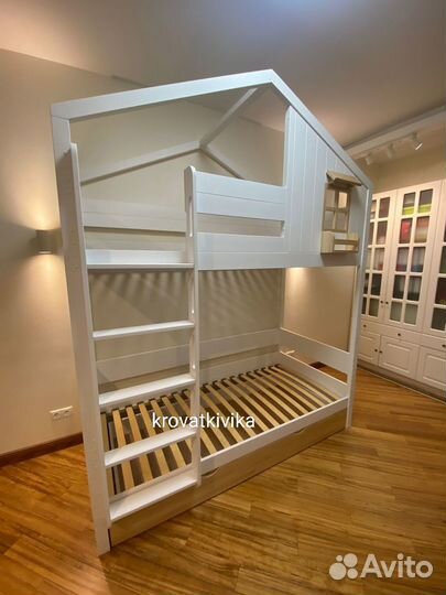 Двухъярусная детская кровать из массива