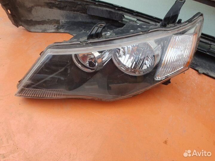 Фара галогеновая передняя левая Mitsubishi