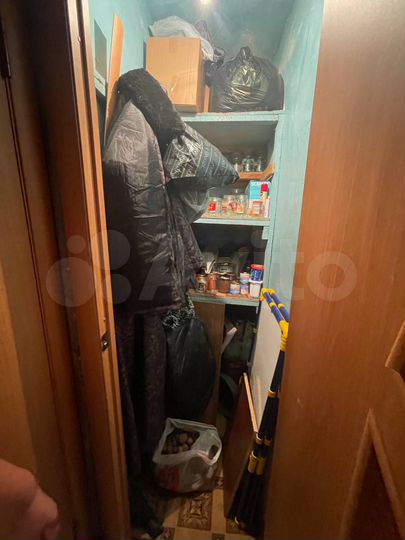 Доля в 2-к. квартире, 53,7 м², 1/5 эт.