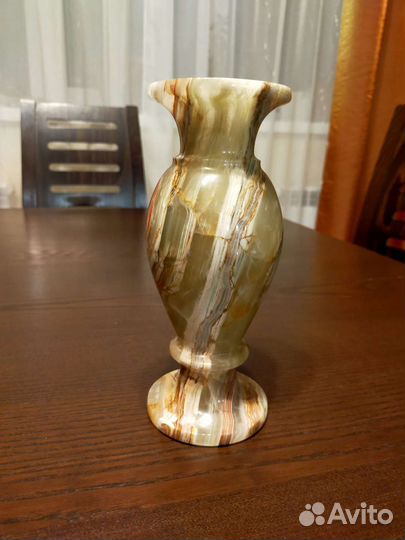 Ваза из оникса