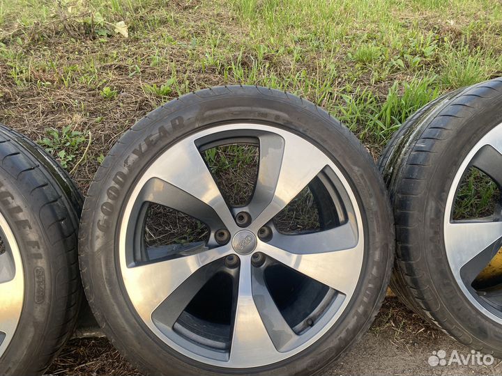 Оригинальные колеса Audi Q7 RS Q8 4M R21