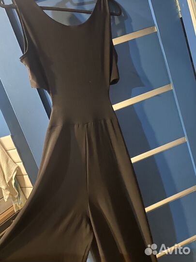 Комбинезон с разрезами