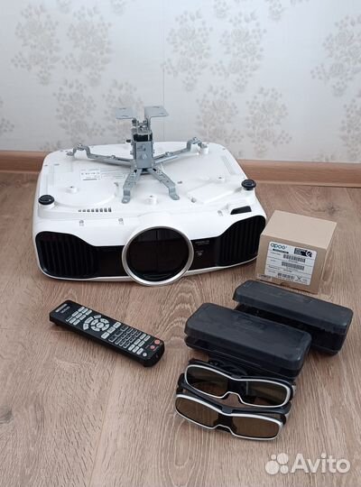 Продам проектор Epson EH-TW8100 с лампой