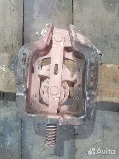 Механизм ручного тормоза