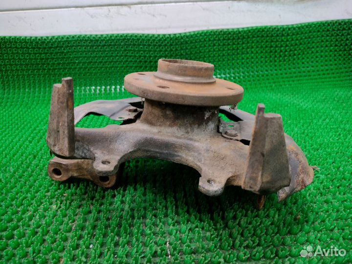 Кулак поворотный передний левый Volkswagen Golf 2