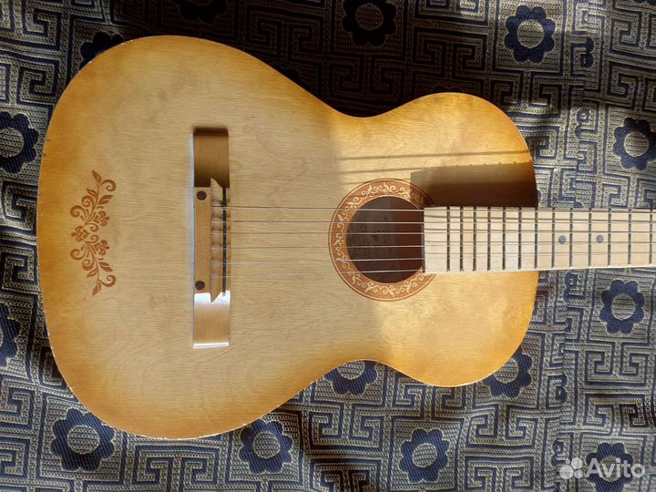 Акустическая гитара