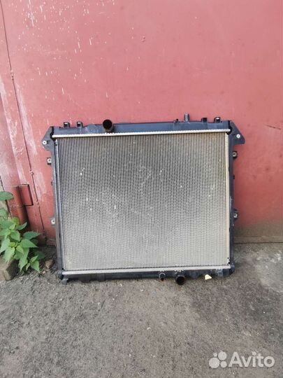 Радиатор hilux 422134-6301