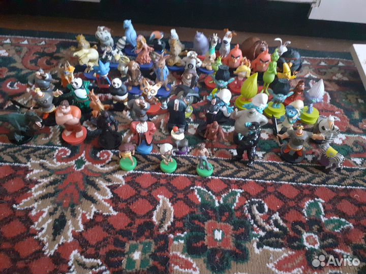 Игрушки из макдональдса и кинотеатра