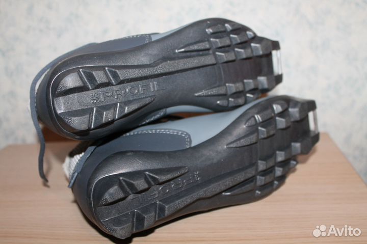 Лыжные ботинки.37