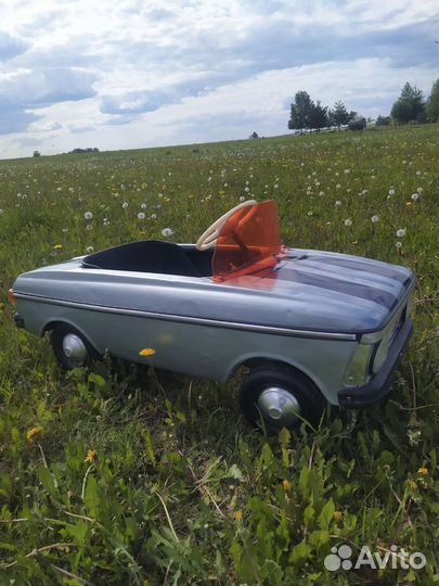 Детский ретро автомобиль - педальный Москвич азлк