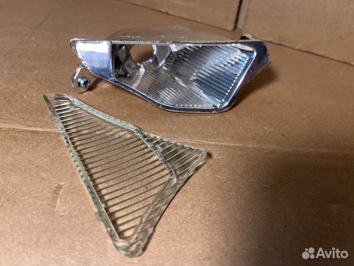 Отражатель габарита правой фары Toyota rav 4 30