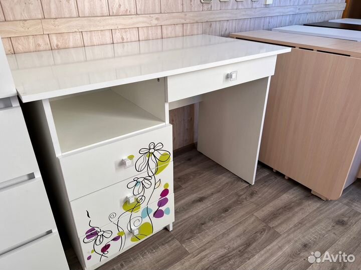 Письменный стол