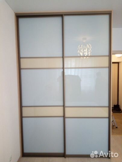 Зеркальный шкаф