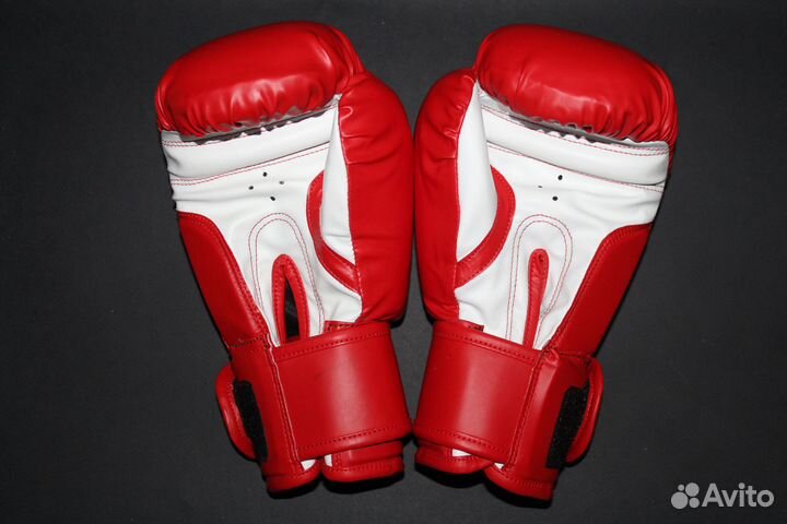 Боксерские перчатки 8 унций. Россия