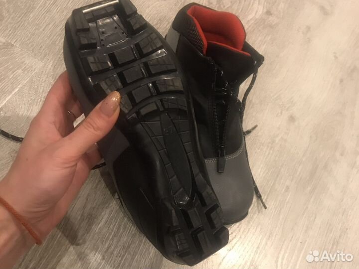 Лыжные ботинки