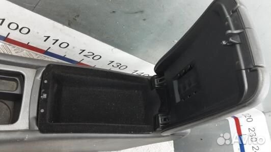 Подлокотник центральный mercedes benz C-class W203