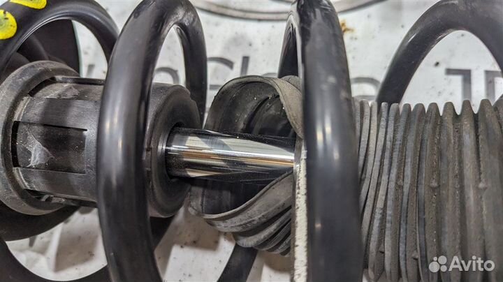 Амортизатор/стойка передняя правая Volkswagen Passat CC